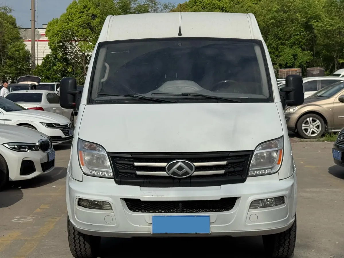 2021 MAXUS XinTu V80 2.0T 139HP L4 6MT,autocango,china used car exporter,china ev exporter,chinese used car exporter,chinese used ev exporter