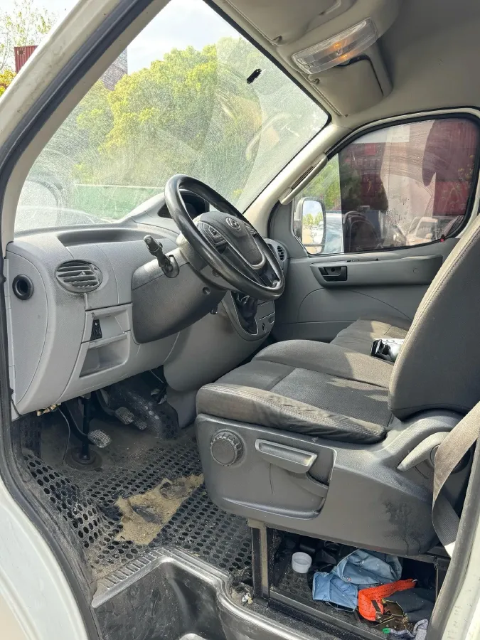 2021 MAXUS XinTu V80 2.0T 139HP L4 6MT,autocango,china used car exporter,china ev exporter,chinese used car exporter,chinese used ev exporter