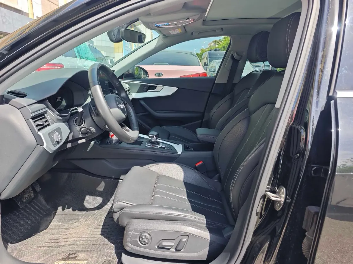 2022 Audi A4L 2.0T 190HP L4 7DCT,autocango,china used car exporter,china ev exporter,chinese used car exporter,chinese used ev exporter