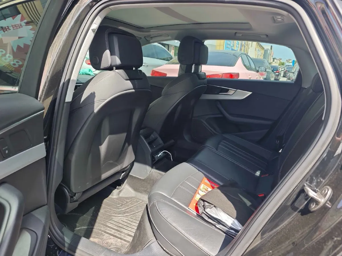 2022 Audi A4L 2.0T 190HP L4 7DCT,autocango,china used car exporter,china ev exporter,chinese used car exporter,chinese used ev exporter