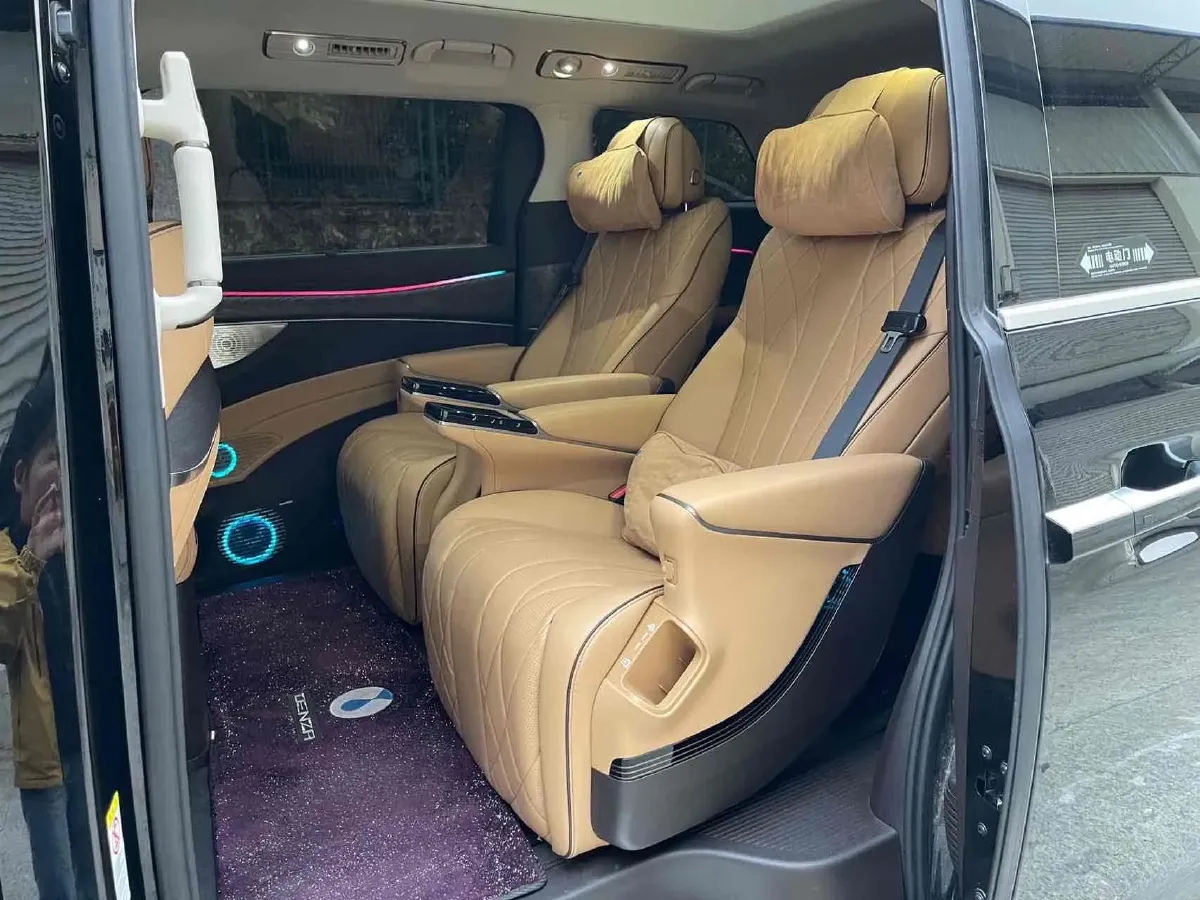 2024 Denza D9 1.5T 139HP L4 E-CVT PHEV 40KWH,autocango,china used car exporter,china ev exporter,chinese used car exporter,chinese used ev exporter