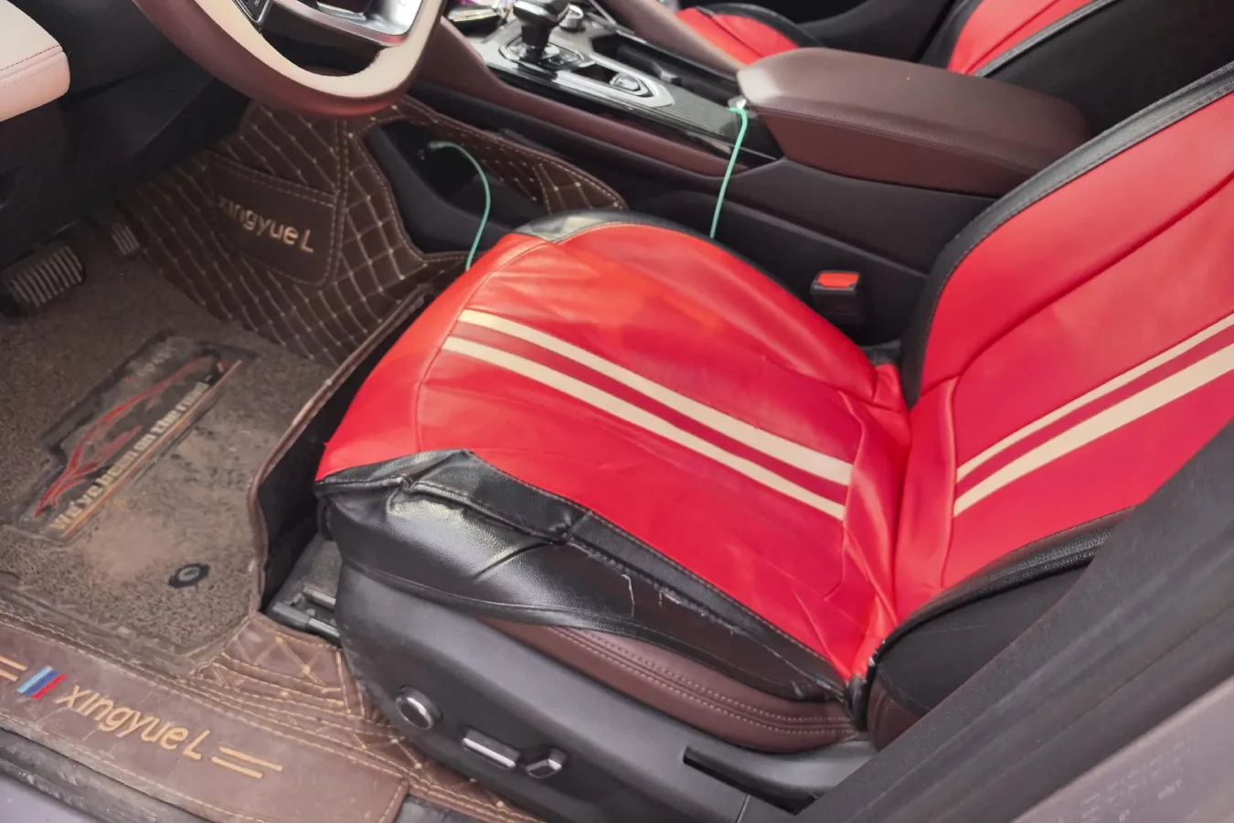 2021 Geely Monjaro 2.0T 218HP L4 7DCT,autocango,china used car exporter,china ev exporter,chinese used car exporter,chinese used ev exporter