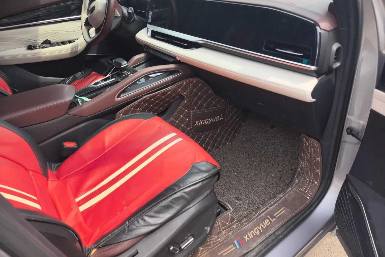 2021 Geely Monjaro 2.0T 218HP L4 7DCT,autocango,china used car exporter,china ev exporter,chinese used car exporter,chinese used ev exporter