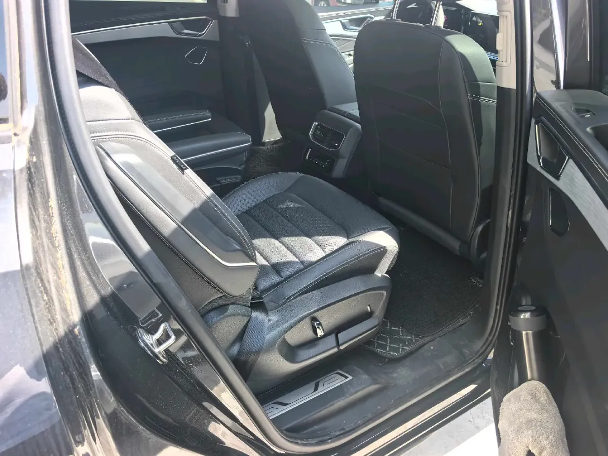 2023 Volkswagen Talagon 2.0T 220HP L4 7DCT,autocango,china used car exporter,china ev exporter,chinese used car exporter,chinese used ev exporter