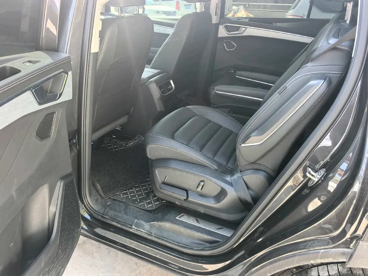 2023 Volkswagen Talagon 2.0T 220HP L4 7DCT,autocango,china used car exporter,china ev exporter,chinese used car exporter,chinese used ev exporter