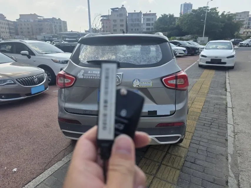 2017 BaoJun 310W 1.5L 105HP L4 6MT,autocango,china used car exporter,china ev exporter,chinese used car exporter,chinese used ev exporter