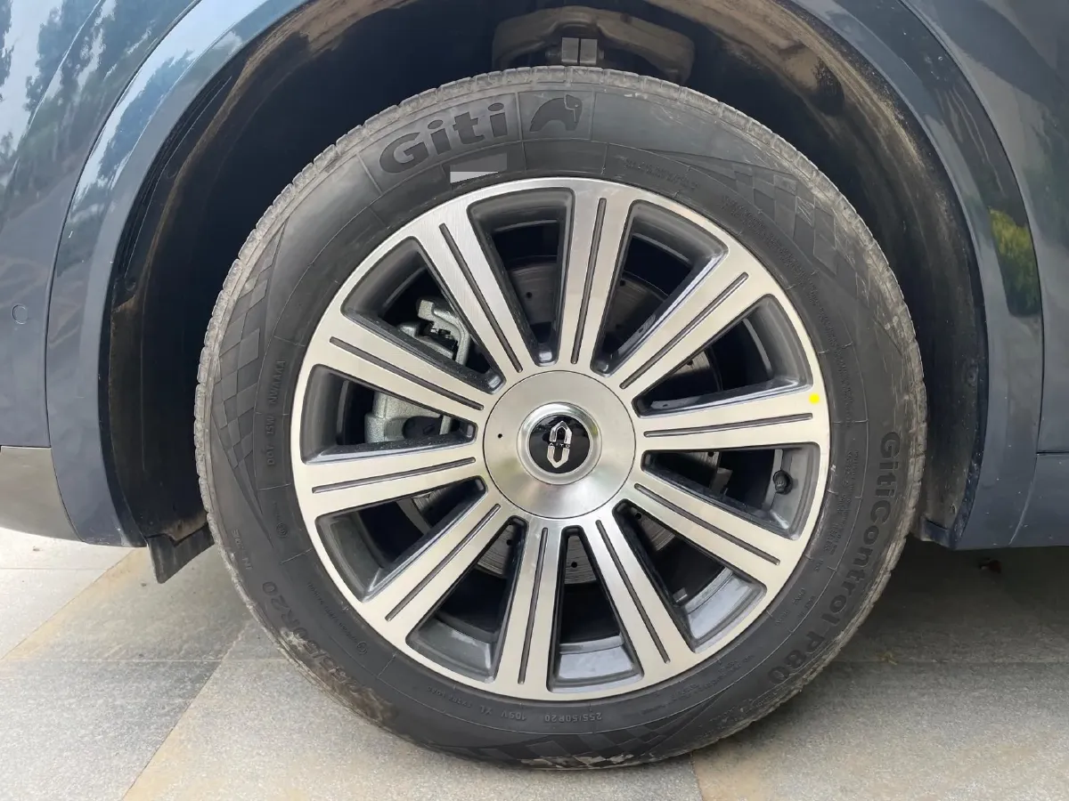 2025 AITO AITO M8 REEV 160HP REEV 53.4KWH,autocango,china used car exporter,china ev exporter,chinese used car exporter,chinese used ev exporter