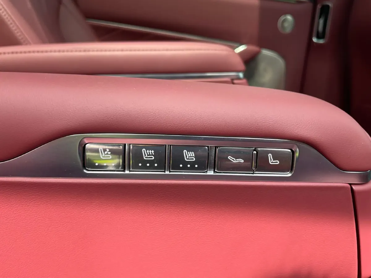 2025 AITO AITO M8 REEV 160HP REEV 53.4KWH,autocango,china used car exporter,china ev exporter,chinese used car exporter,chinese used ev exporter