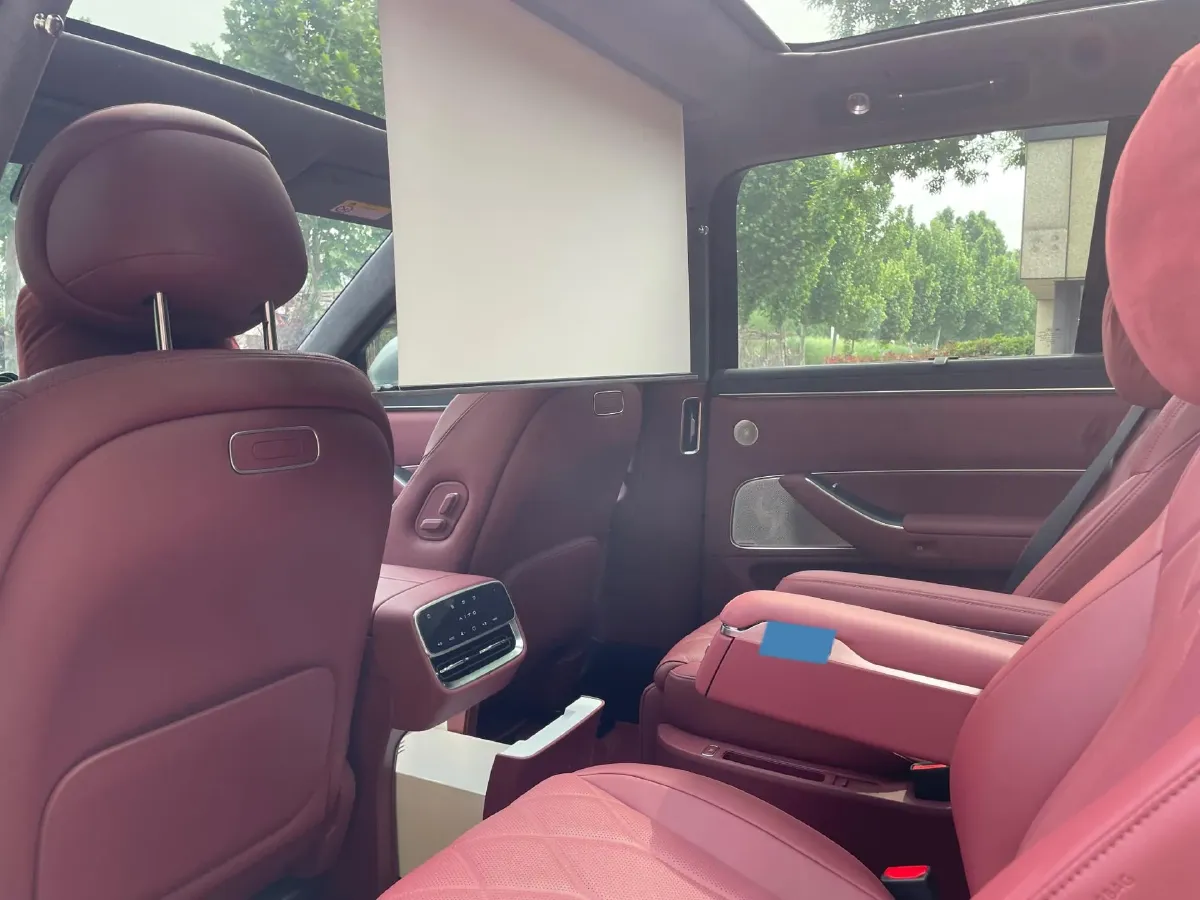 2025 AITO AITO M8 REEV 160HP REEV 53.4KWH,autocango,china used car exporter,china ev exporter,chinese used car exporter,chinese used ev exporter