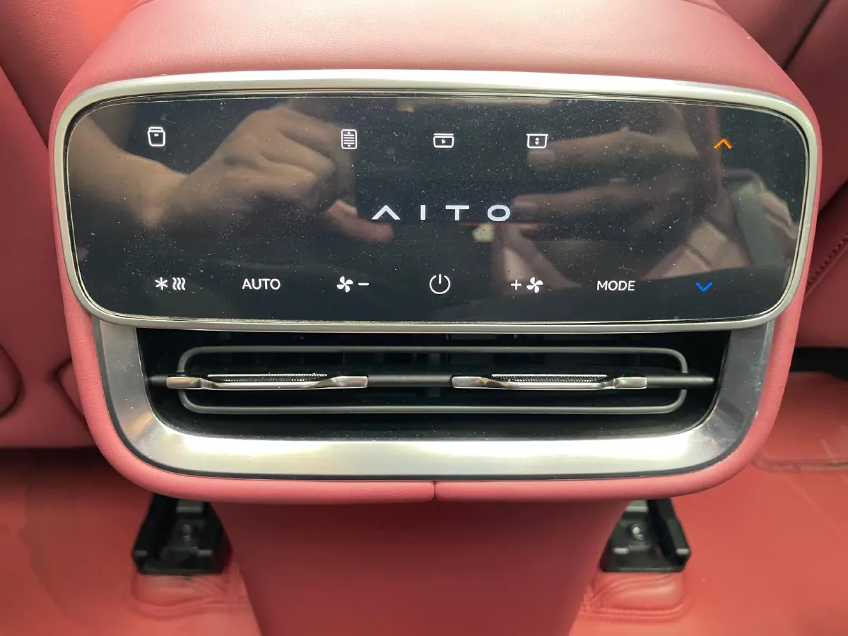 2025 AITO AITO M8 REEV 160HP REEV 53.4KWH,autocango,china used car exporter,china ev exporter,chinese used car exporter,chinese used ev exporter