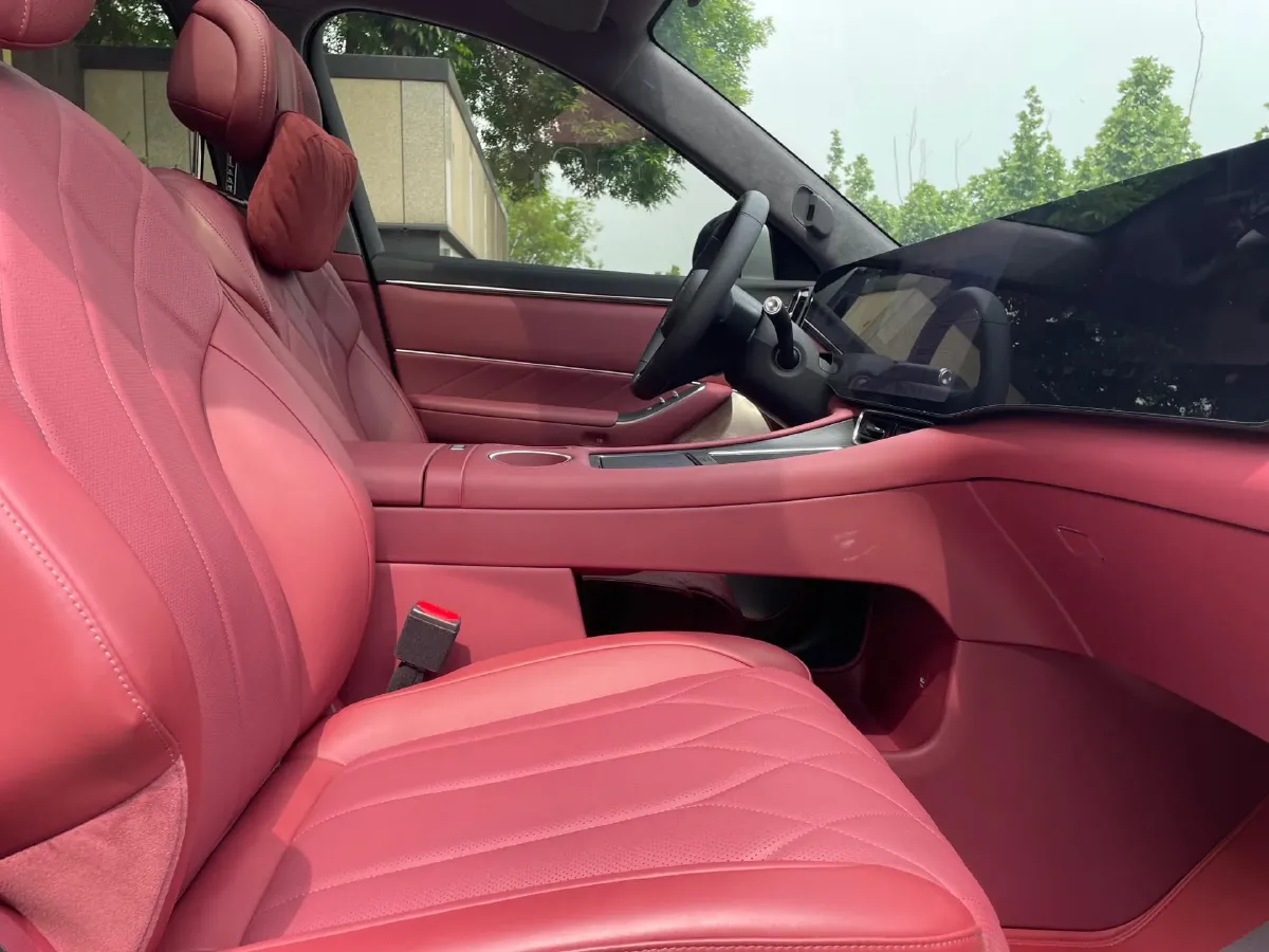 2025 AITO AITO M8 REEV 160HP REEV 53.4KWH,autocango,china used car exporter,china ev exporter,chinese used car exporter,chinese used ev exporter