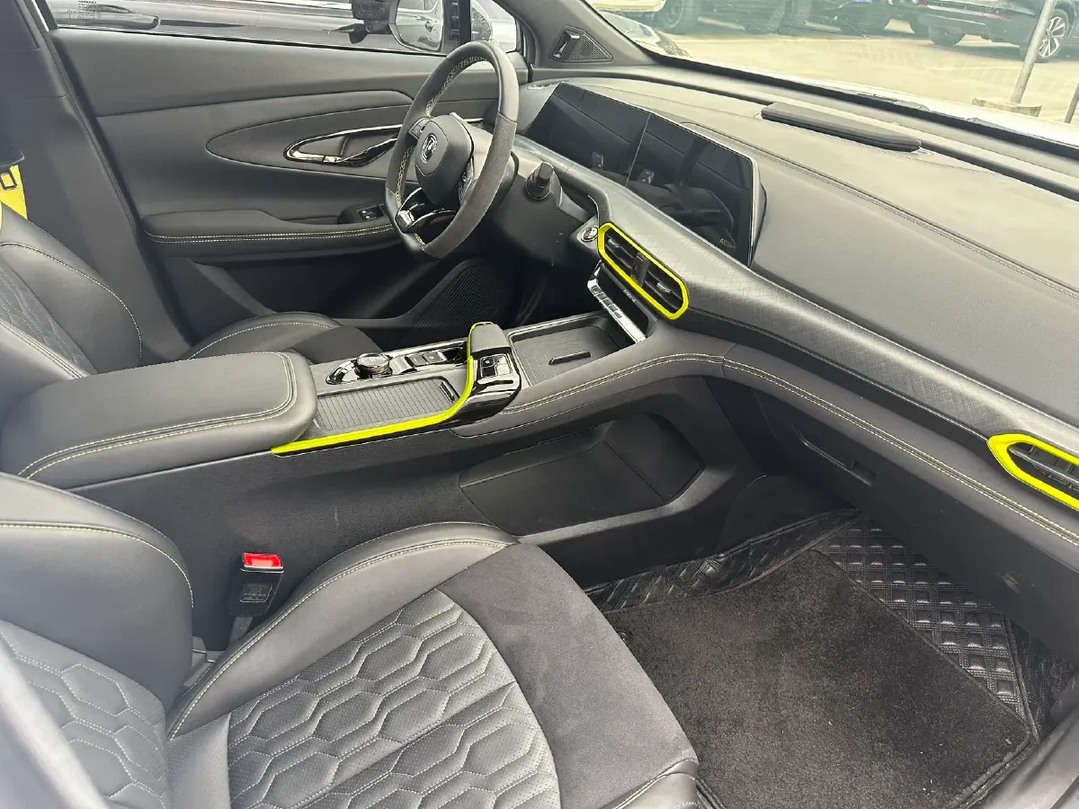 2022 ChangAn UNI-T 1.5T 188HP L4 7DCT,autocango,china used car exporter,china ev exporter,chinese used car exporter,chinese used ev exporter