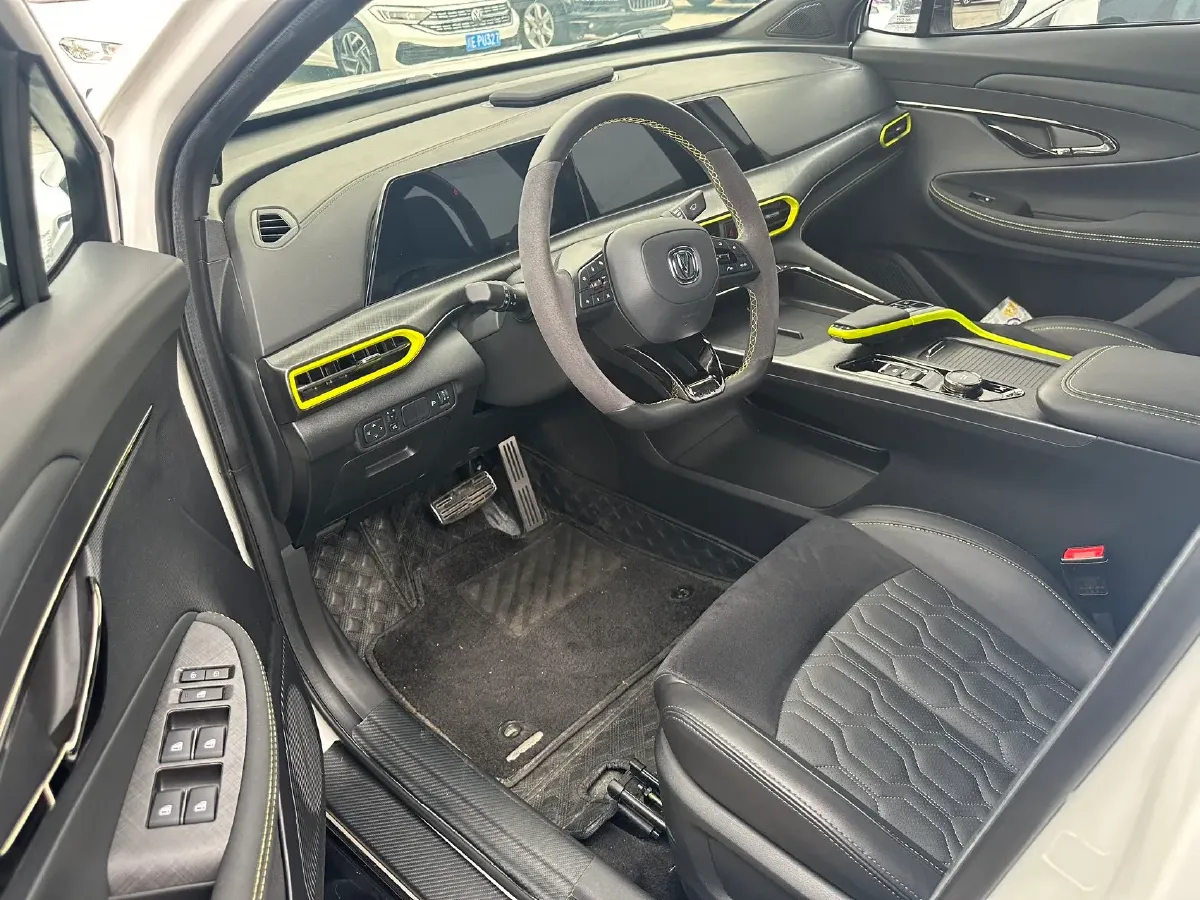 2022 ChangAn UNI-T 1.5T 188HP L4 7DCT,autocango,china used car exporter,china ev exporter,chinese used car exporter,chinese used ev exporter