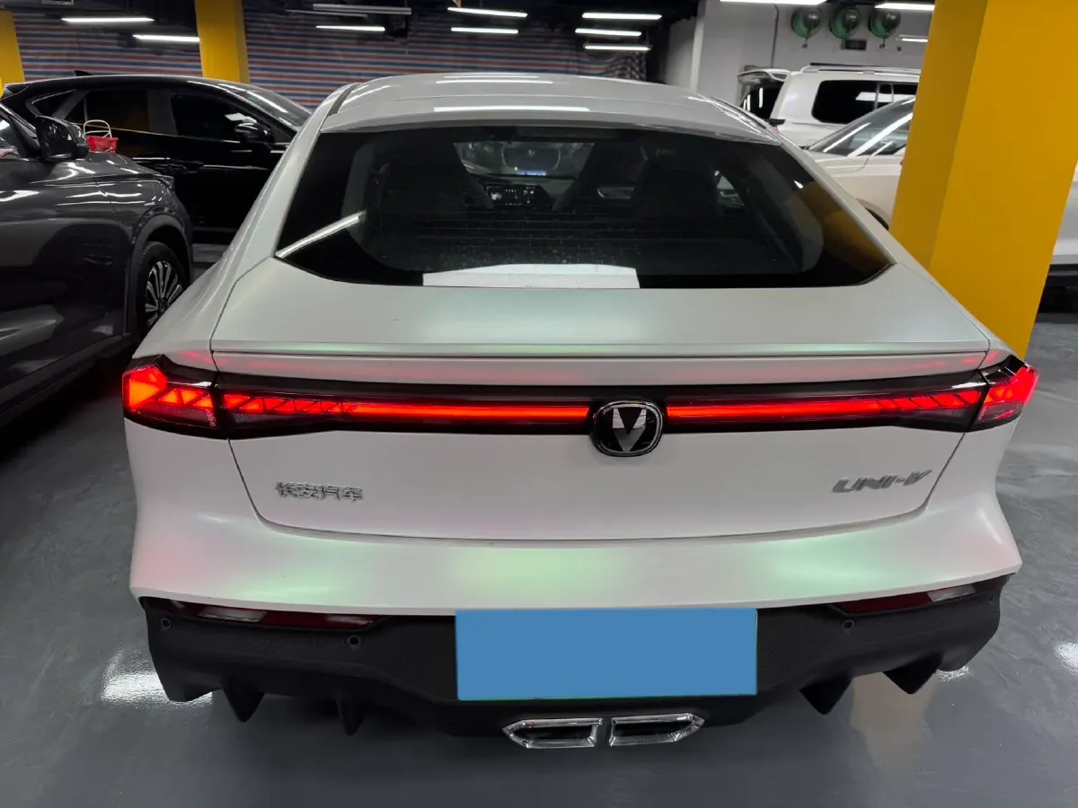 2024 ChangAn UNI-V iDD 1.5L 110HP L4 E-CVT PHEV 18.99KWH,autocango,china used car exporter,china ev exporter,chinese used car exporter,chinese used ev exporter