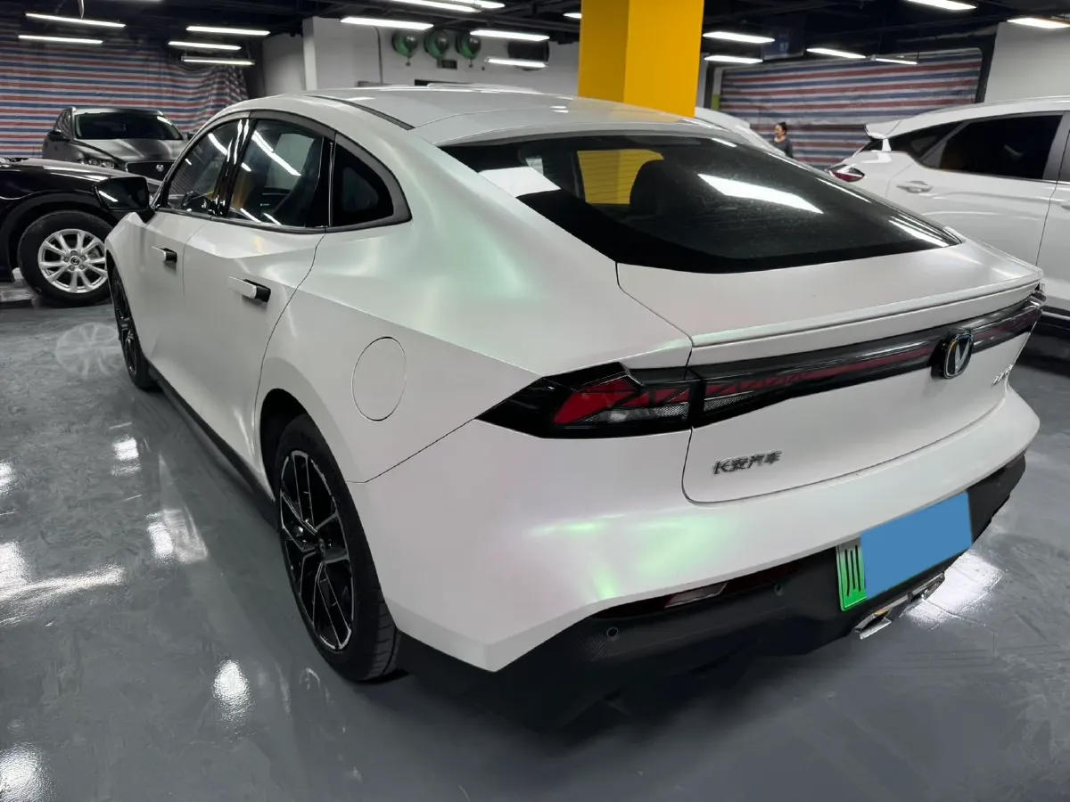 2024 ChangAn UNI-V iDD 1.5L 110HP L4 E-CVT PHEV 18.99KWH,autocango,china used car exporter,china ev exporter,chinese used car exporter,chinese used ev exporter