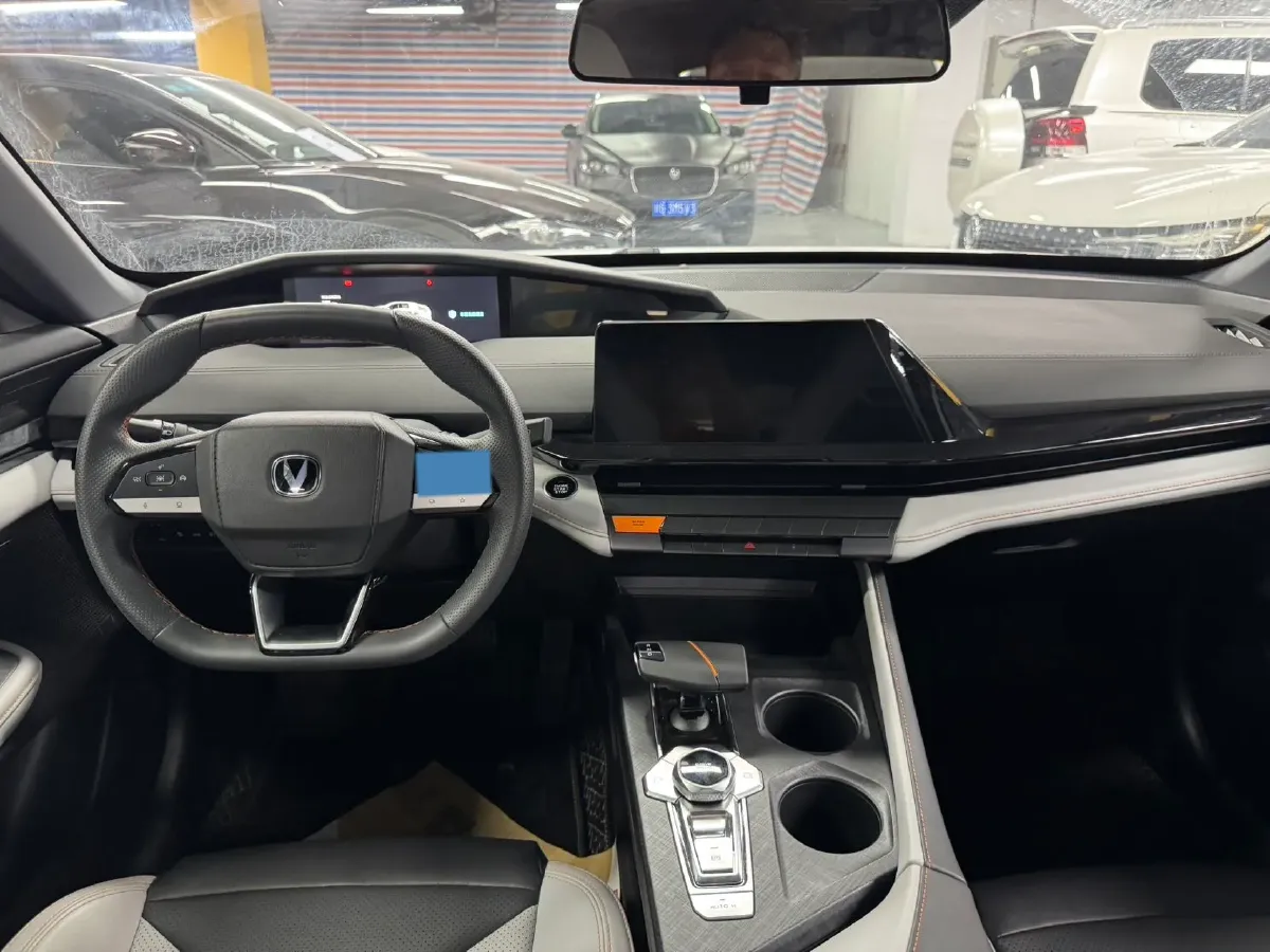 2024 ChangAn UNI-V iDD 1.5L 110HP L4 E-CVT PHEV 18.99KWH,autocango,china used car exporter,china ev exporter,chinese used car exporter,chinese used ev exporter