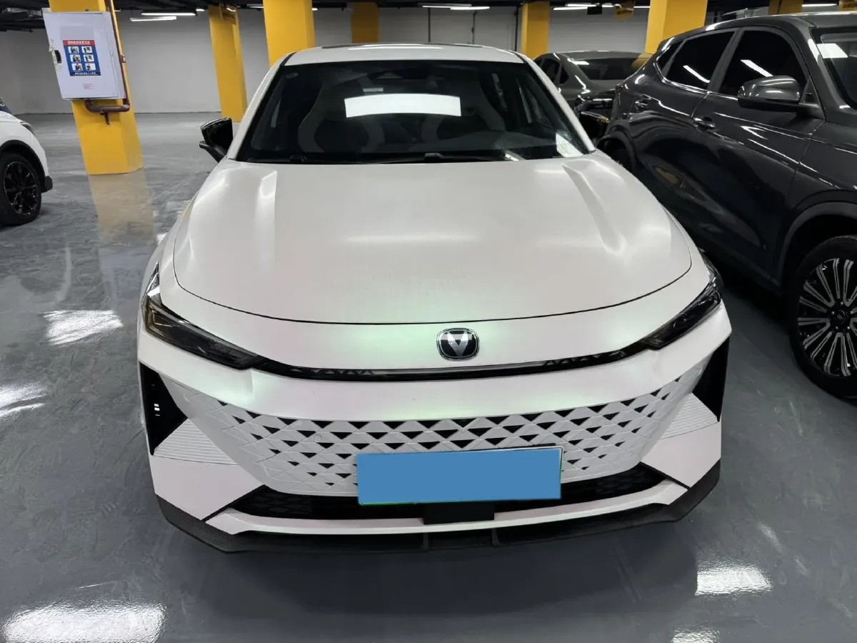 2024 ChangAn UNI-V iDD 1.5L 110HP L4 E-CVT PHEV 18.99KWH,autocango,china used car exporter,china ev exporter,chinese used car exporter,chinese used ev exporter