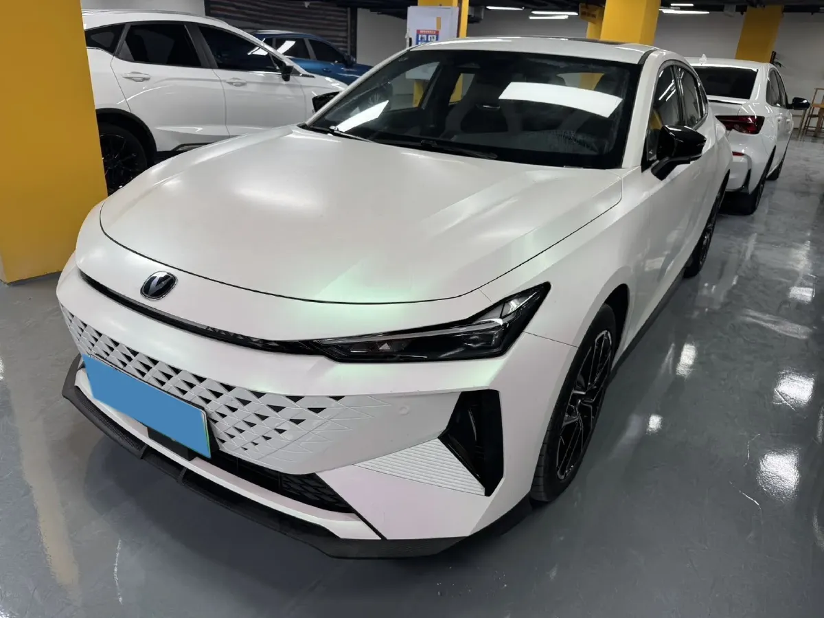 2024 ChangAn UNI-V iDD 1.5L 110HP L4 E-CVT PHEV 18.99KWH,autocango,china used car exporter,china ev exporter,chinese used car exporter,chinese used ev exporter