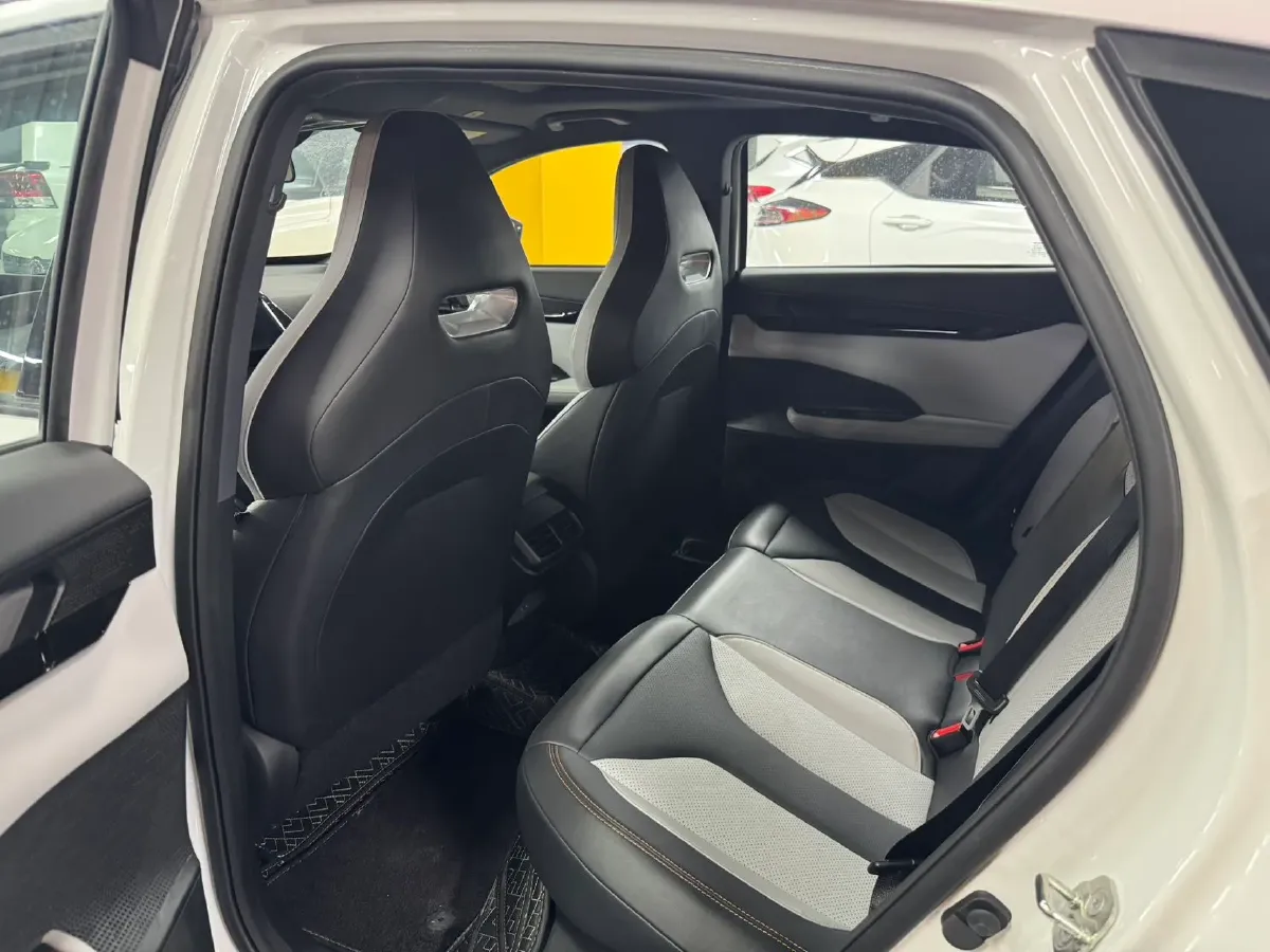 2024 ChangAn UNI-V iDD 1.5L 110HP L4 E-CVT PHEV 18.99KWH,autocango,china used car exporter,china ev exporter,chinese used car exporter,chinese used ev exporter