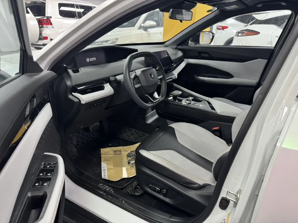 2024 ChangAn UNI-V iDD 1.5L 110HP L4 E-CVT PHEV 18.99KWH,autocango,china used car exporter,china ev exporter,chinese used car exporter,chinese used ev exporter