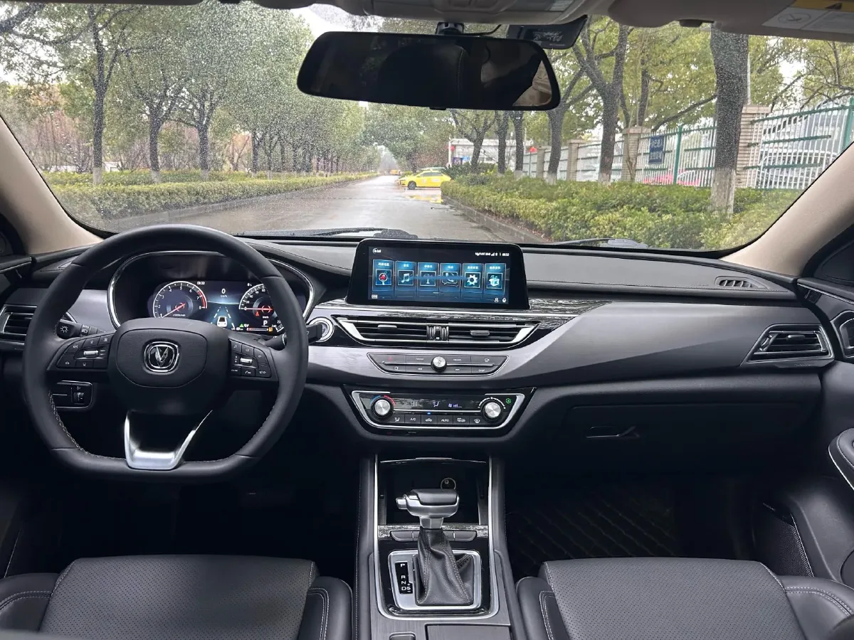 2021 ChangAn Raeton CC 1.5T 180HP L4 7DCT,autocango,china used car exporter,china ev exporter,chinese used car exporter,chinese used ev exporter