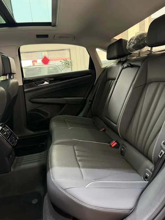 2024 Volkswagen Passat 2.0T 220HP L4 7DCT,autocango,china used car exporter,china ev exporter,chinese used car exporter,chinese used ev exporter