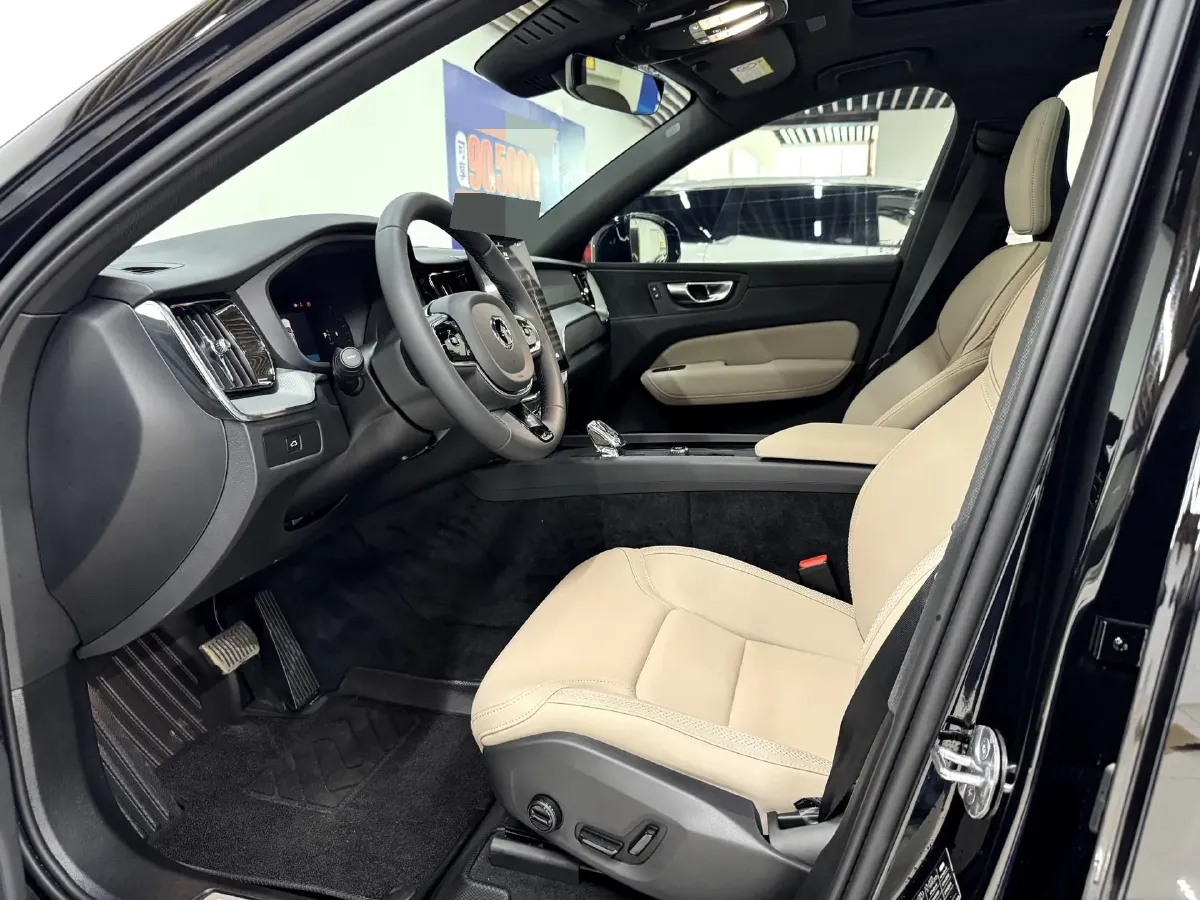 2026 Volvo XC60 2.0T 250HP L4 8AT,autocango,china used car exporter,china ev exporter,chinese used car exporter,chinese used ev exporter