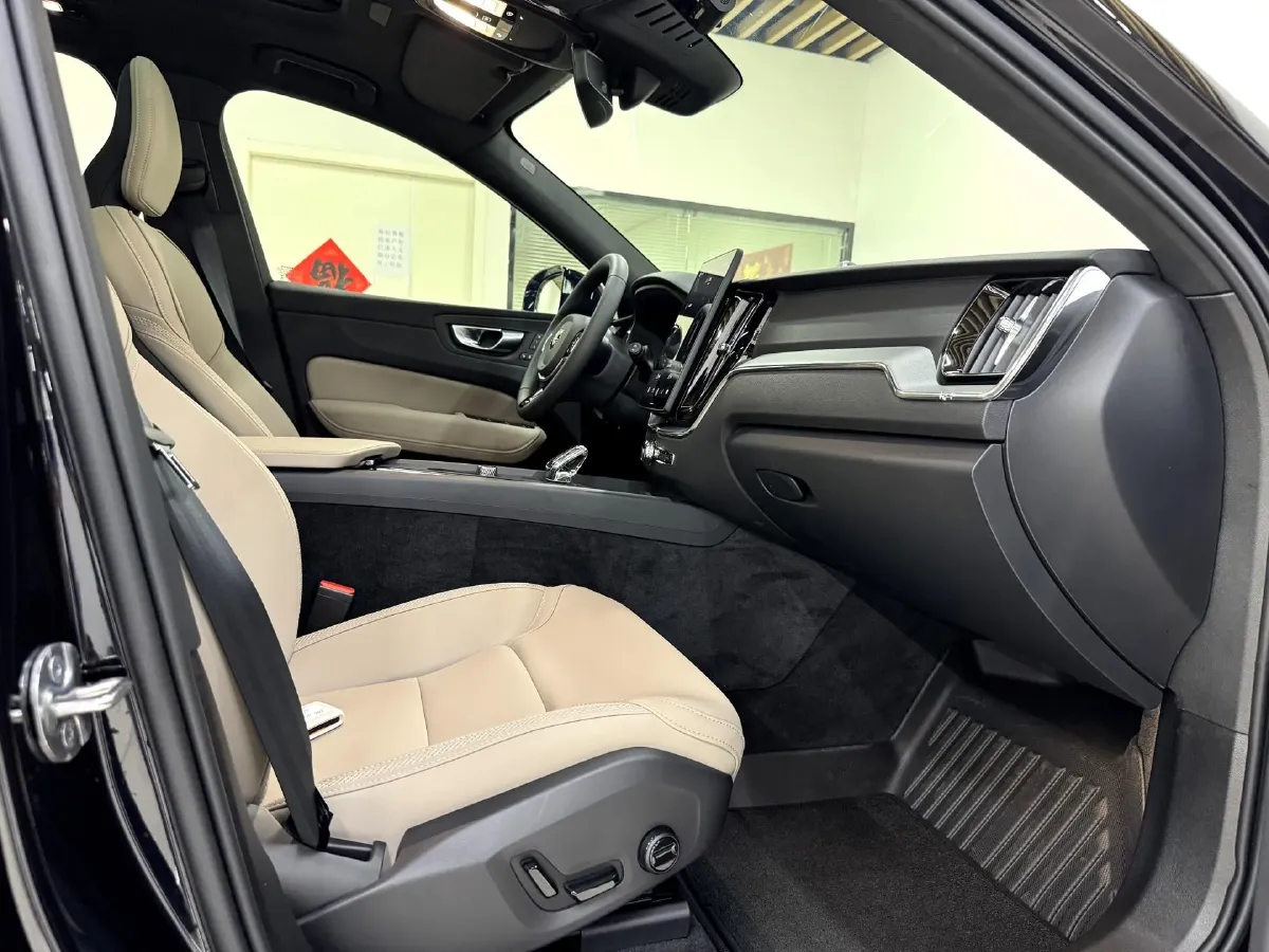 2026 Volvo XC60 2.0T 250HP L4 8AT,autocango,china used car exporter,china ev exporter,chinese used car exporter,chinese used ev exporter