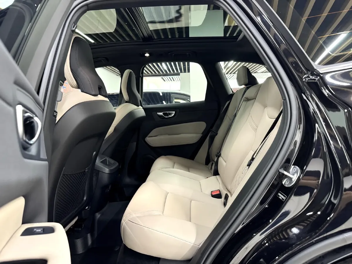2026 Volvo XC60 2.0T 250HP L4 8AT,autocango,china used car exporter,china ev exporter,chinese used car exporter,chinese used ev exporter