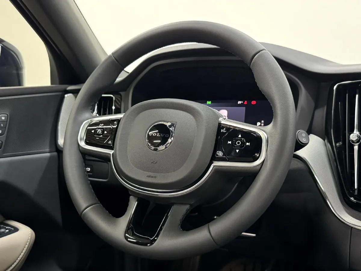 2026 Volvo XC60 2.0T 250HP L4 8AT,autocango,china used car exporter,china ev exporter,chinese used car exporter,chinese used ev exporter