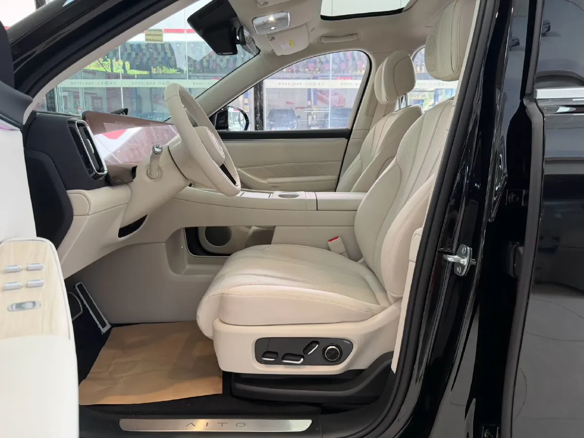 2025 AITO AITO M8 REEV 160HP REEV 53.4KWH,autocango,china used car exporter,china ev exporter,chinese used car exporter,chinese used ev exporter