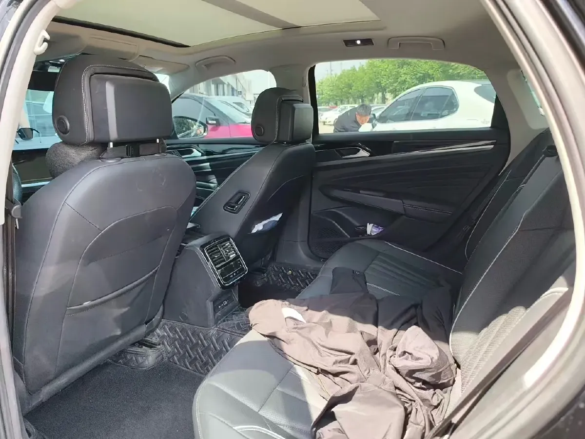 2024 Volkswagen Passat 2.0T 220HP L4 7DCT,autocango,china used car exporter,china ev exporter,chinese used car exporter,chinese used ev exporter