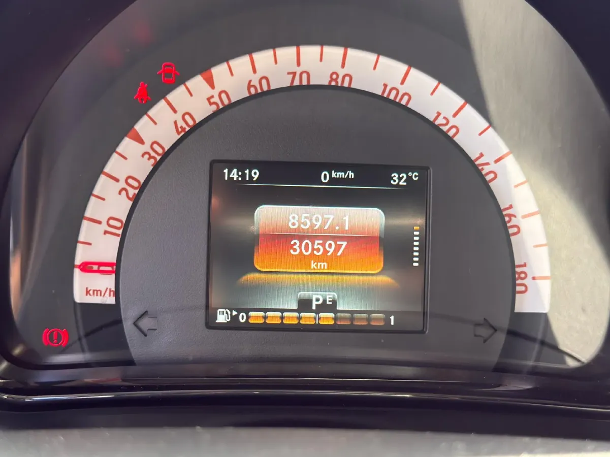 2019 Smart smart fortwo 0.9T 90HP L3 6DCT,autocango,china used car exporter,china ev exporter,chinese used car exporter,chinese used ev exporter