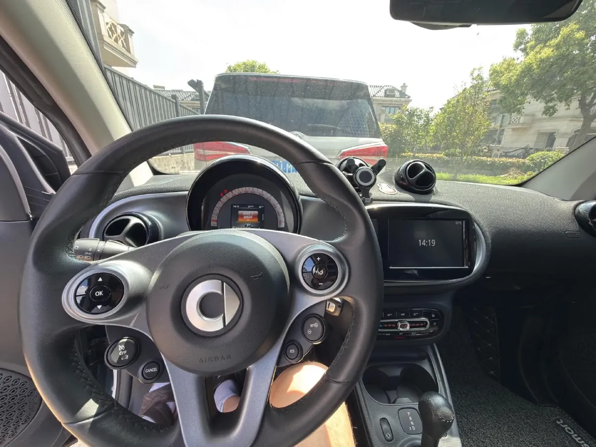 2019 Smart smart fortwo 0.9T 90HP L3 6DCT,autocango,china used car exporter,china ev exporter,chinese used car exporter,chinese used ev exporter