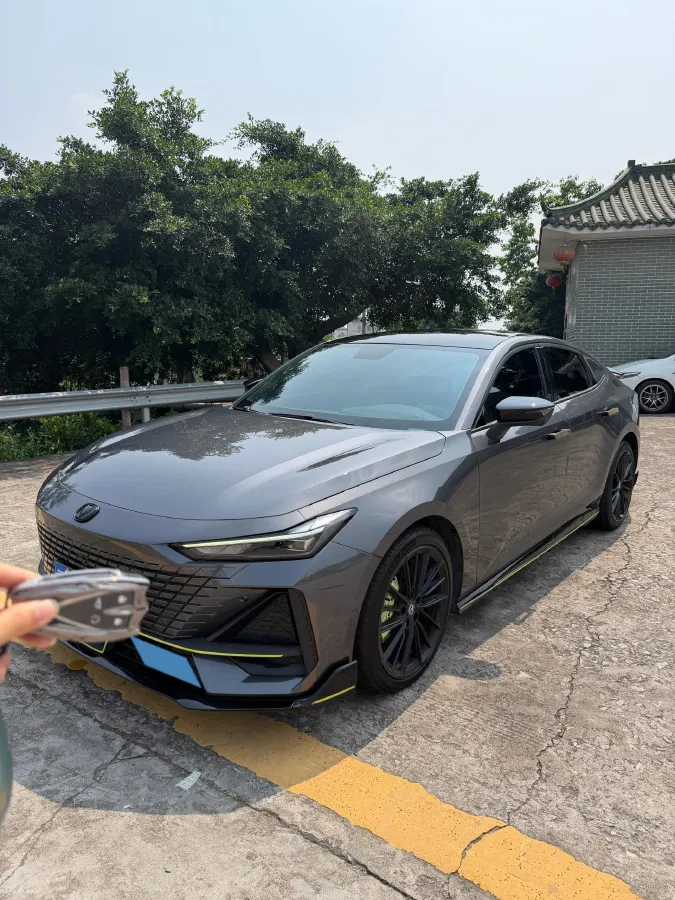 2022 ChangAn UNI-V 1.5T 188HP L4 7DCT,autocango,china used car exporter,china ev exporter,chinese used car exporter,chinese used ev exporter