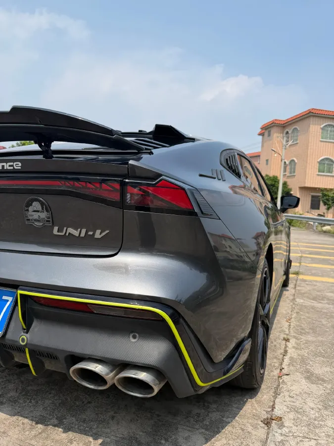 2022 ChangAn UNI-V 1.5T 188HP L4 7DCT,autocango,china used car exporter,china ev exporter,chinese used car exporter,chinese used ev exporter