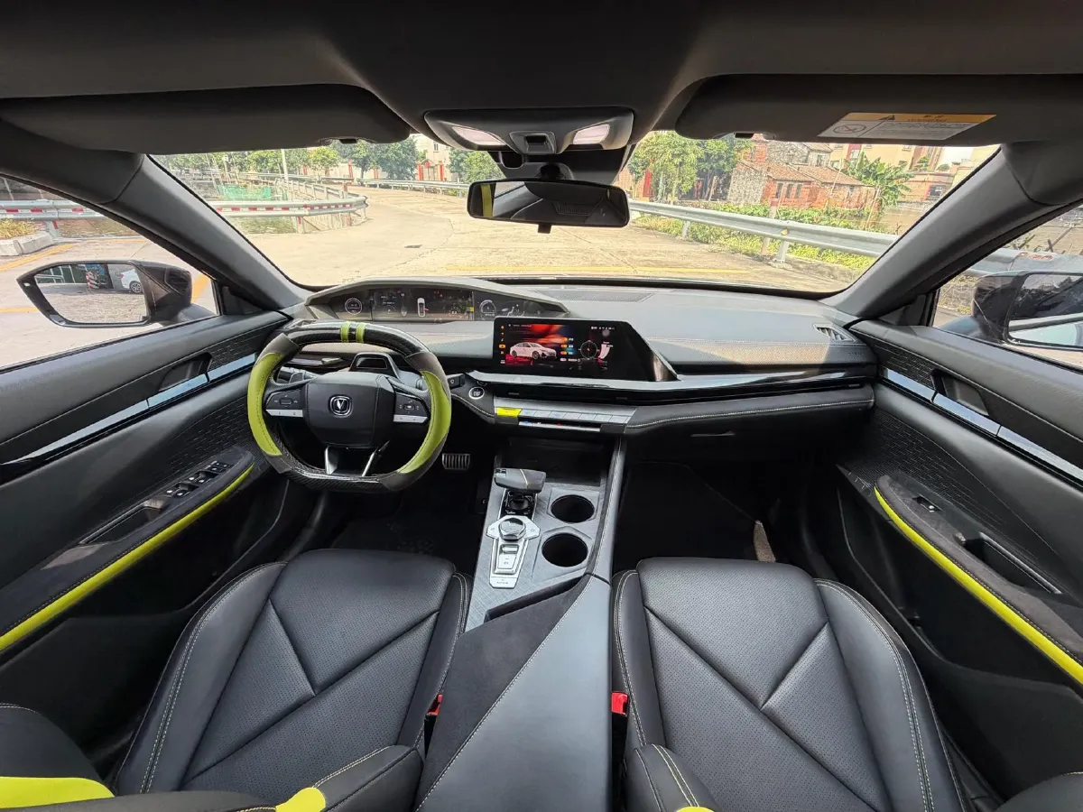 2022 ChangAn UNI-V 1.5T 188HP L4 7DCT,autocango,china used car exporter,china ev exporter,chinese used car exporter,chinese used ev exporter