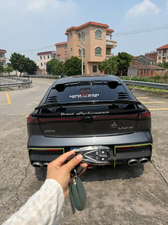 2022 ChangAn UNI-V 1.5T 188HP L4 7DCT,autocango,china used car exporter,china ev exporter,chinese used car exporter,chinese used ev exporter