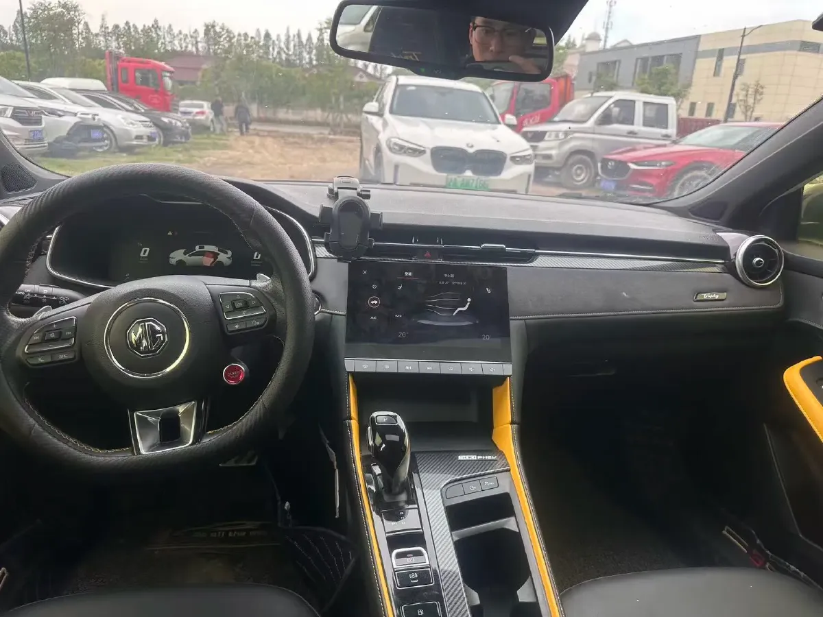 2020 HongQi H5 1.8T 197HP L4 6AT,autocango,china used car exporter,china ev exporter,chinese used car exporter,chinese used ev exporter