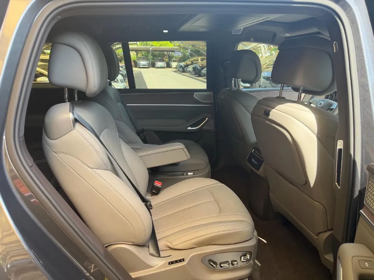 2026 Denza DenzaN9 2.0T 207HP L4 E-CVT PHEV,autocango,china used car exporter,china ev exporter,chinese used car exporter,chinese used ev exporter