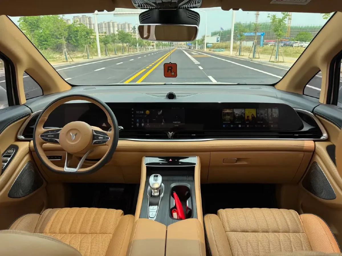 2022 Voyah Dream 1.5T 136HP L4 PHEV 25.57KWH,autocango,china used car exporter,china ev exporter,chinese used car exporter,chinese used ev exporter