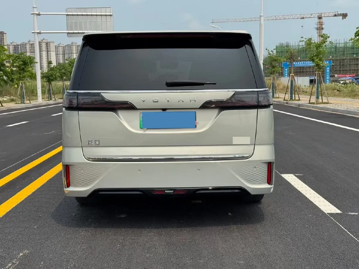 2022 Voyah Dream 1.5T 136HP L4 PHEV 25.57KWH,autocango,china used car exporter,china ev exporter,chinese used car exporter,chinese used ev exporter