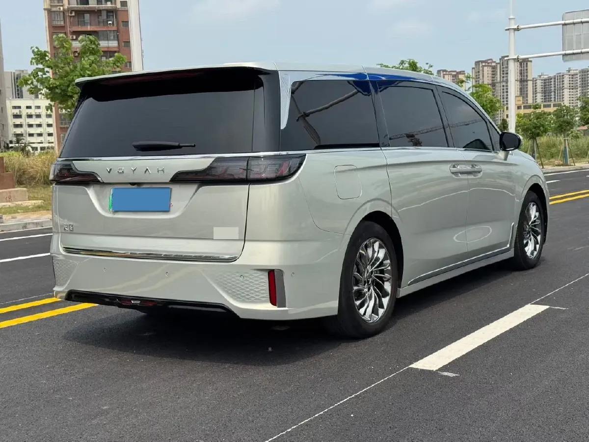 2022 Voyah Dream 1.5T 136HP L4 PHEV 25.57KWH,autocango,china used car exporter,china ev exporter,chinese used car exporter,chinese used ev exporter