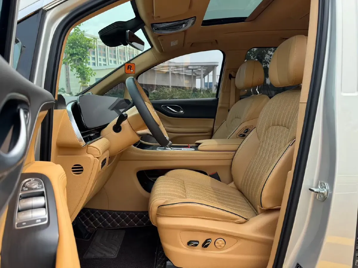 2022 Voyah Dream 1.5T 136HP L4 PHEV 25.57KWH,autocango,china used car exporter,china ev exporter,chinese used car exporter,chinese used ev exporter