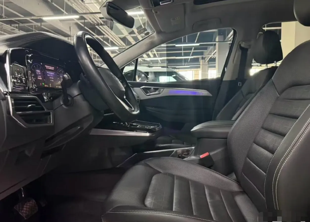 2021 Volkswagen Talagon 2.0T 220HP L4 7DCT,autocango,china used car exporter,china ev exporter,chinese used car exporter,chinese used ev exporter