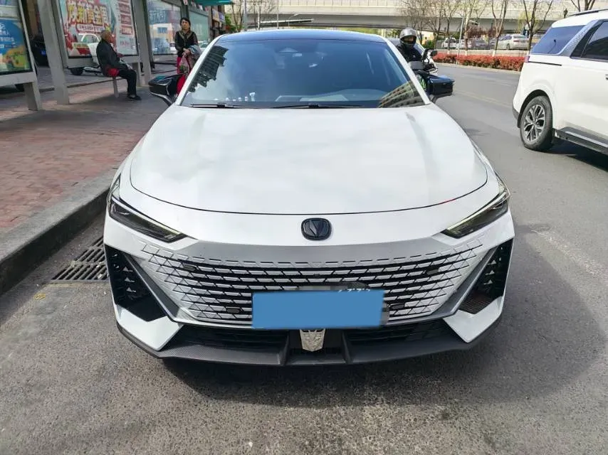 2023 ChangAn UNI-V 1.5T 188HP L4 7DCT,autocango,china used car exporter,china ev exporter,chinese used car exporter,chinese used ev exporter