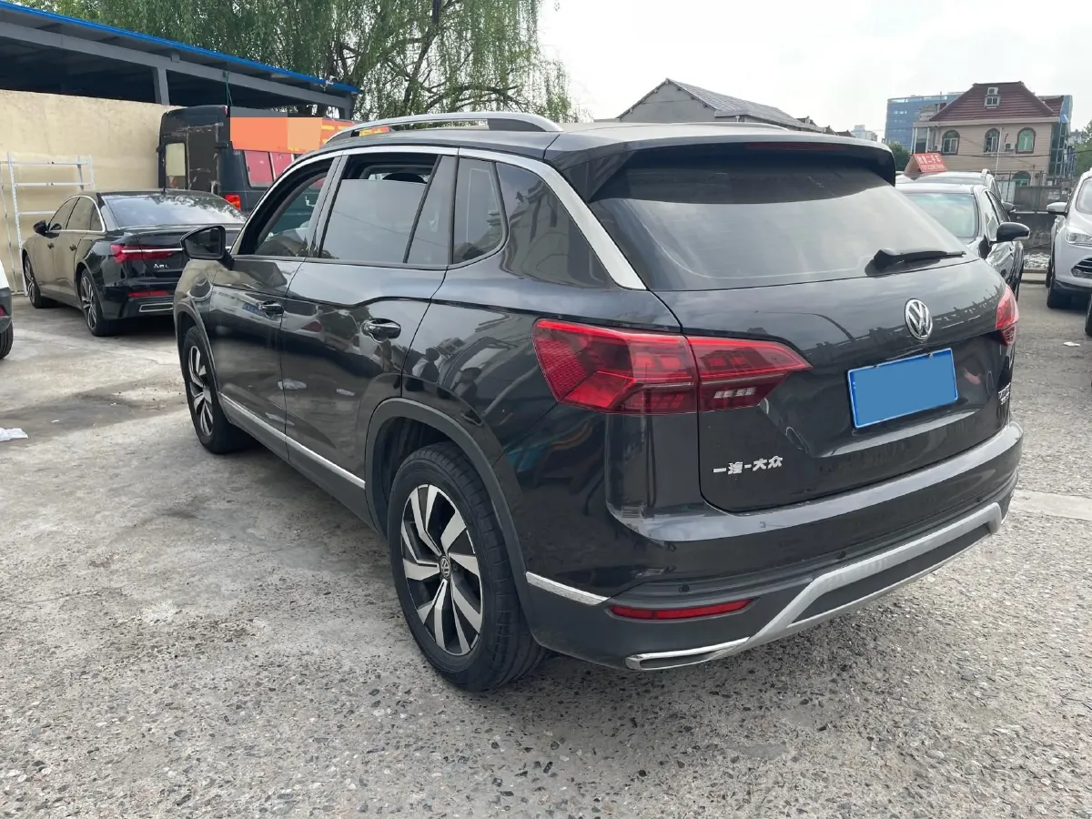 2019 Jeep Cherokee 2.0T 234HP L4 9AT,autocango,china used car exporter,china ev exporter,chinese used car exporter,chinese used ev exporter