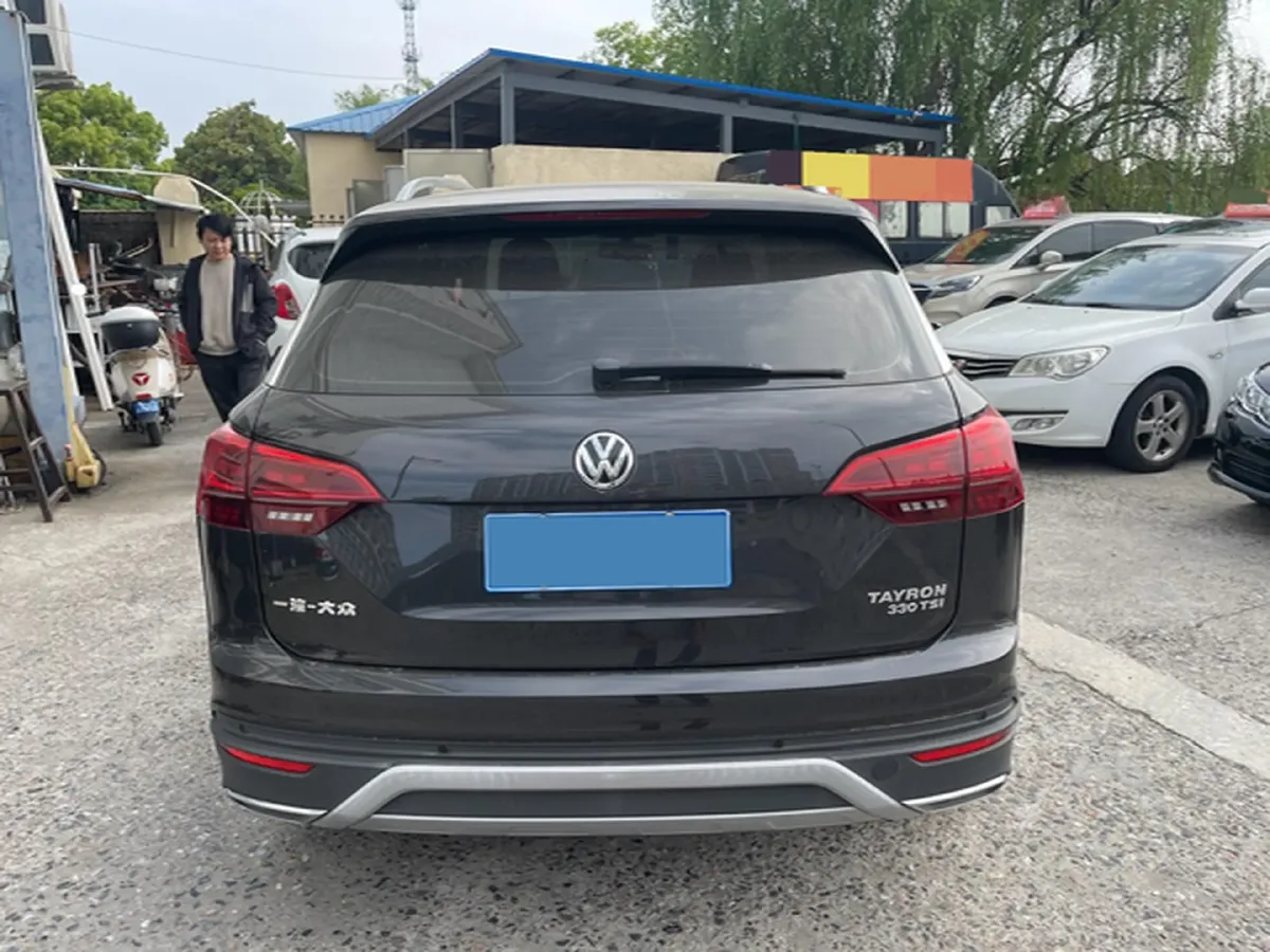 2019 Jeep Cherokee 2.0T 234HP L4 9AT,autocango,china used car exporter,china ev exporter,chinese used car exporter,chinese used ev exporter