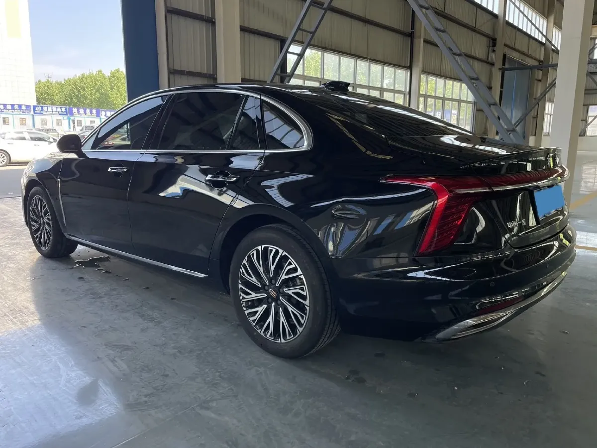 2025 HongQi H5 1.5T 169HP L4 1DHT Hybrid,autocango,china used car exporter,china ev exporter,chinese used car exporter,chinese used ev exporter