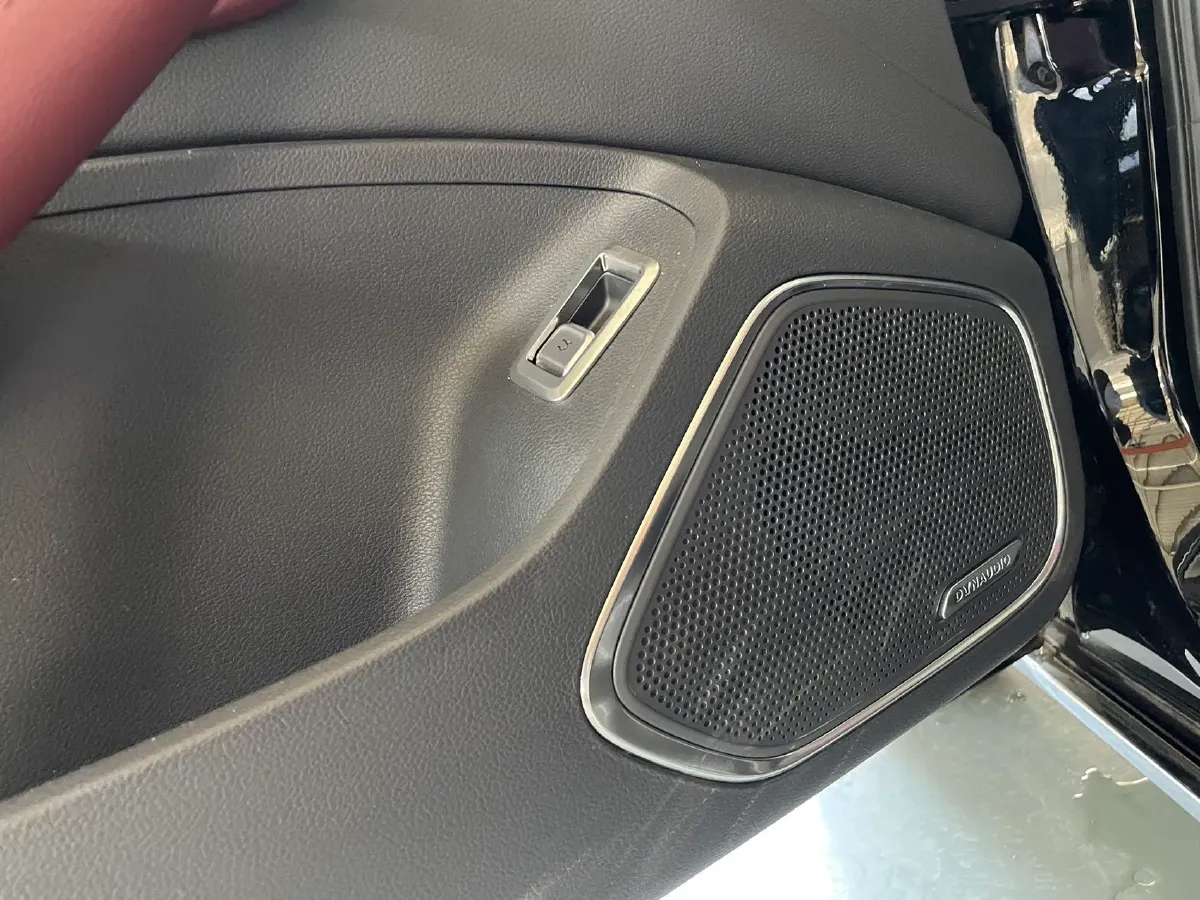 2025 HongQi H5 1.5T 169HP L4 1DHT Hybrid,autocango,china used car exporter,china ev exporter,chinese used car exporter,chinese used ev exporter